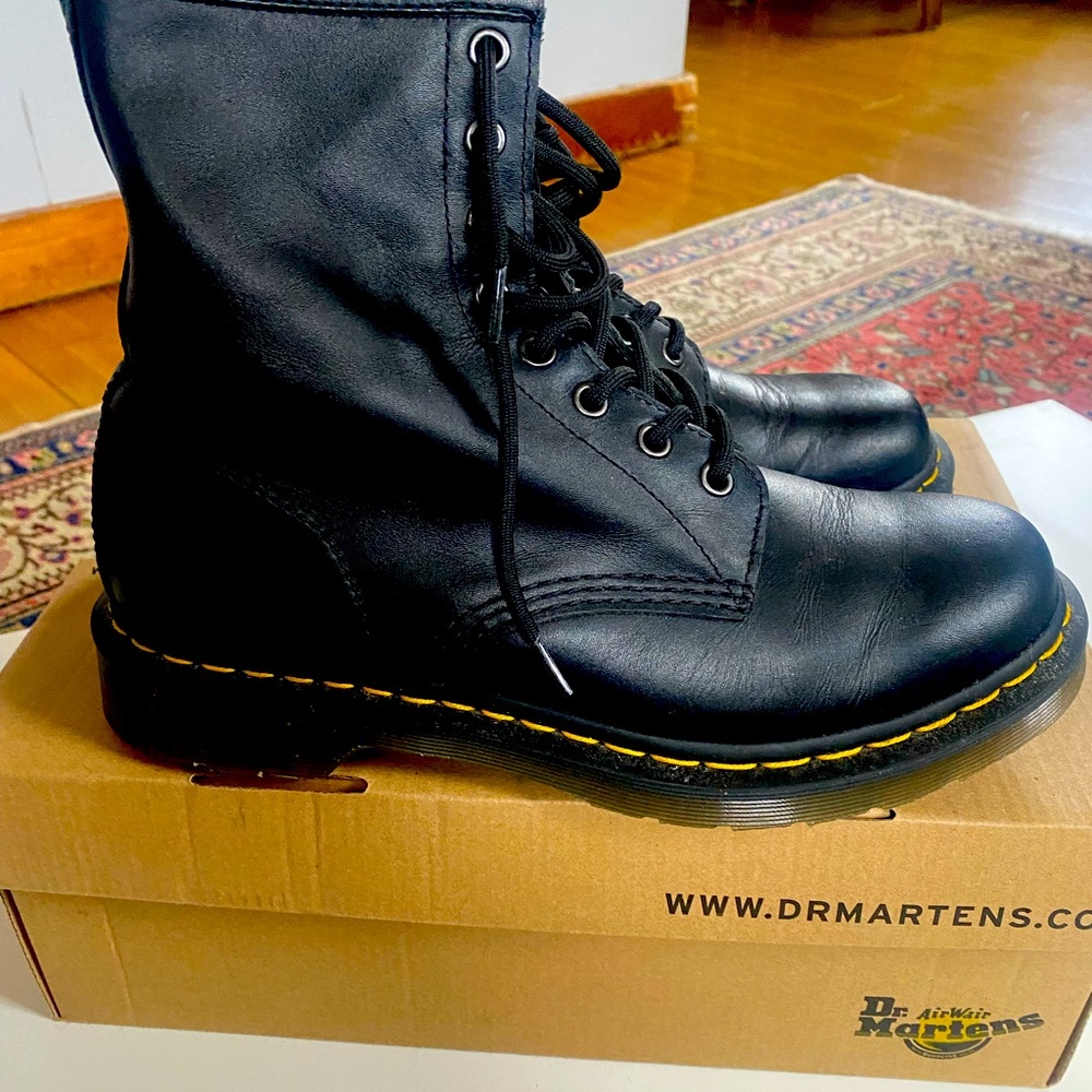 Dr Martens 1460 black leather lace up boots.